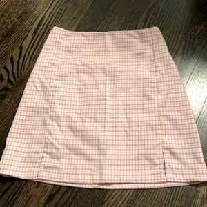 Brandy melville skirt | plaid baby pink | Size Xs | Never been worn |